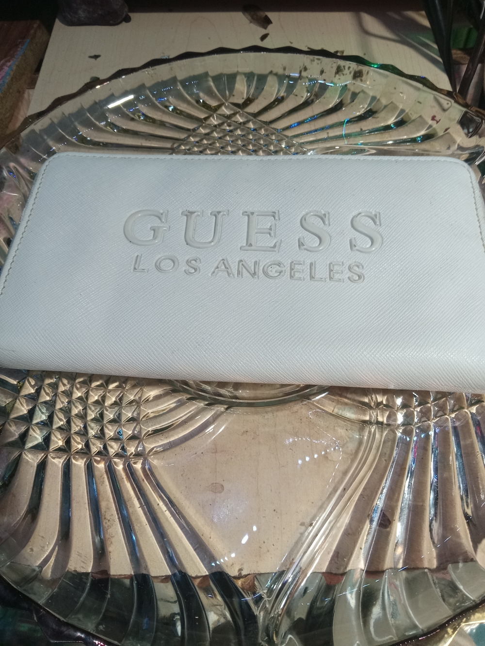 GUESS Los Angeles White Zip Wallet